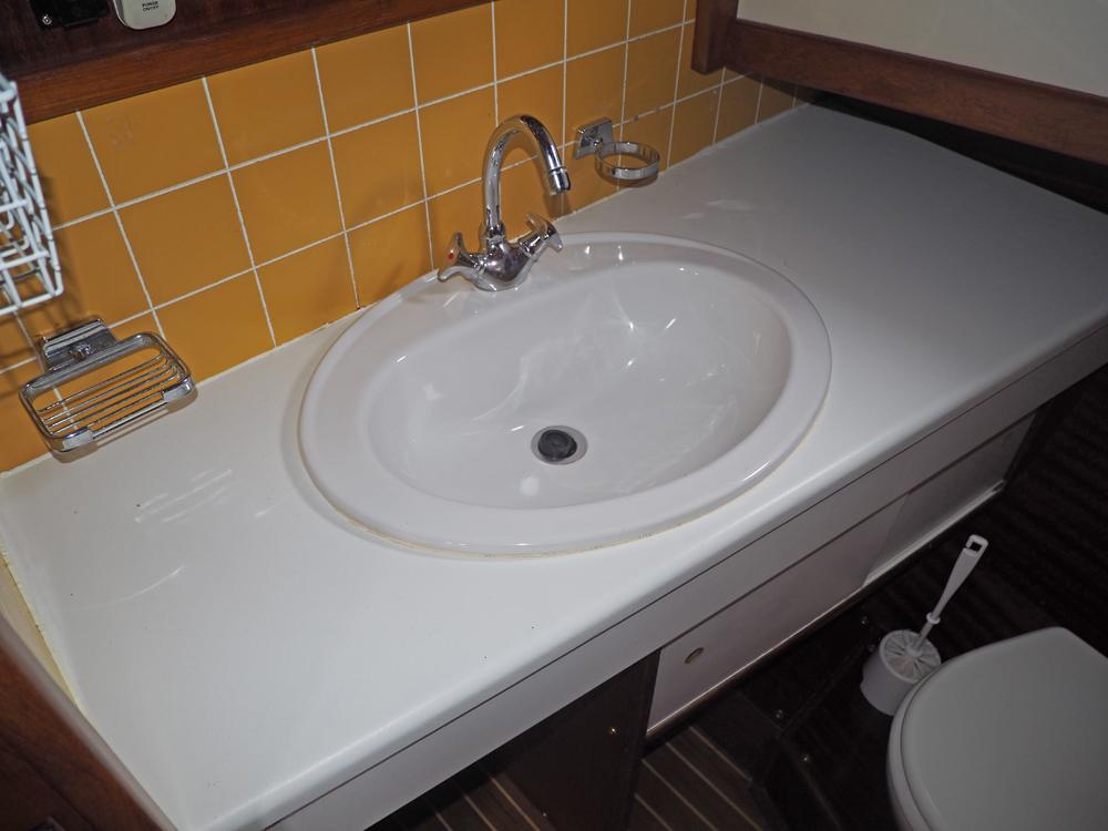 Cabin en avant, H&eacute;bergements